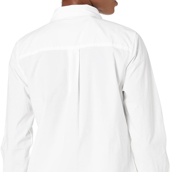 Amazon Essentials Women's Classic-Fit Long-Sleeve Button-Down Poplin Shirt - Picture 2 of 9